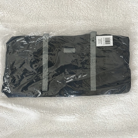 New Bella Russo 24 in Weekender Overnight Bag - Picture 3 of 3